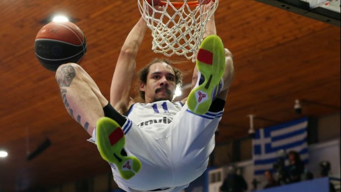 Τρομερή εμφάνιση Ηρακλή! Διέλυσε το Περιστέρι με σούπερ Ουέρ (vid)