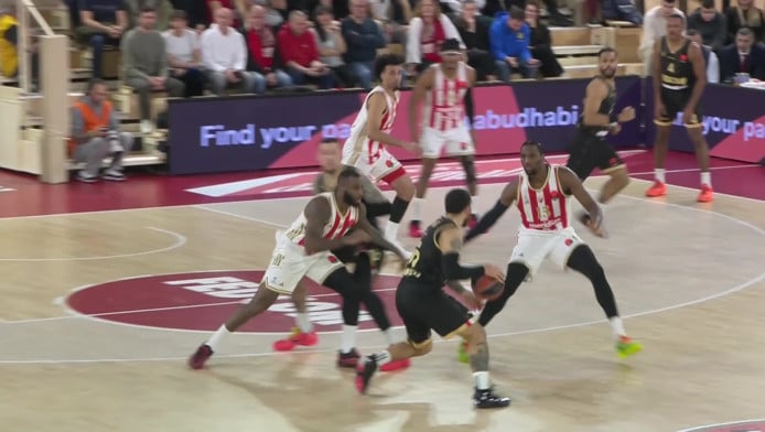 Τι έκανε ο Μάικ Τζέιμς; Τρίποντο και φάουλ (ΒΙΝΤΕΟ)