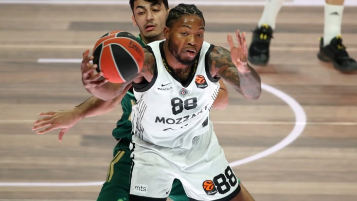 Πώς ο Καμπόκλο ανοίγει τον δρόμο για Ταϊρίκ Τζόουνς στον Ολυμπιακό!