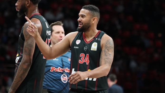 Αυτά έκανε ο Τζόσεφ στο ντεμπούτο του με τον Ολυμπιακό στην GBL (ΒΙΝΤΕΟ)