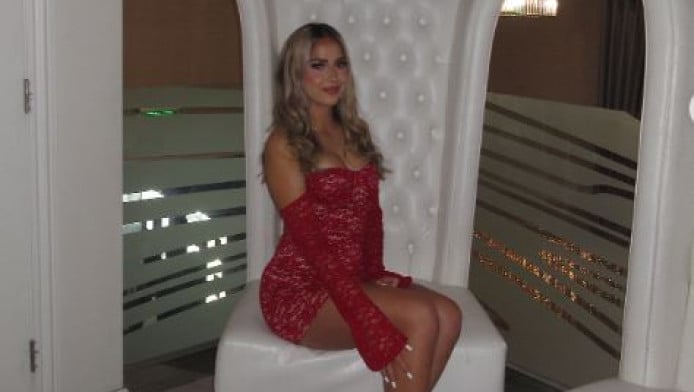 Πάρτε διαρκείας τώρα! Η 20χρονη που κάνει ντεμπούτο ως επαγγελματίας (ΦΩΤΟ)