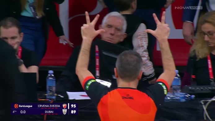 Τρίποντο πίσω από το κέντρο από τον Καμπενγκέλε σε νεκρό χρόνο (ΒΙΝΤΕΟ)