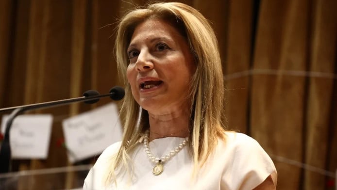 "Βόμβες" για Καρυστιανού - "Είναι μυθομανής, έχω 600 μηνύματα από αυτή"