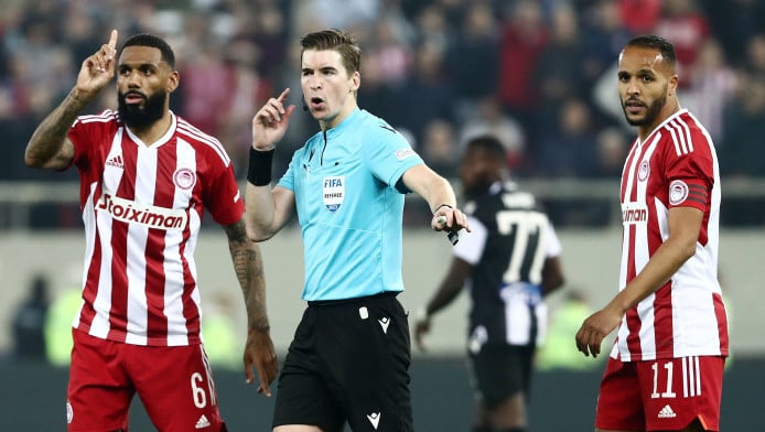 O διαιτητής του Ολυμπιακού με τον Άγιαξ