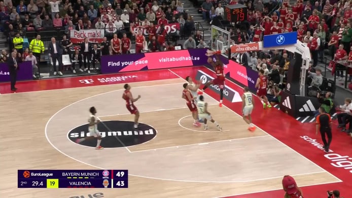 Το ρεσιτάλ καρφωμάτων του Μάικ απέναντι στη Βαλένθια (ΒΙΝΤΕΟ)