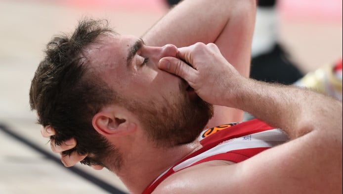 Διάσειση ο Μιλουτίνοφ και αμφίβολος με Εφές! Δείτε πώς τραυματίστηκε (Vid)