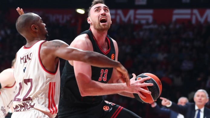  Ο τρόπος Μιλουτίνοφ και τα φάουλ - “Δεν του χαρίζονται οι διαιτητές” (Vd)