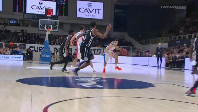 «Μαγικός» Νικολαϊδης - Πέτυχε καλάθι πέφτοντας στο παρκέ (ΒΙΝΤΕΟ)