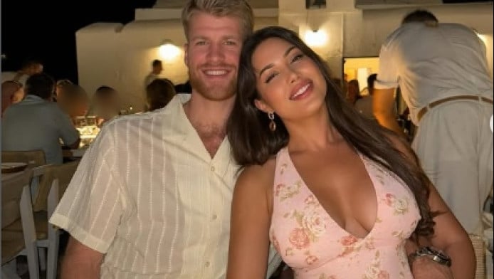 Βόλτα στα μαγαζιά με την κούκλα σύντροφό του ο Γουόκαπ - Δείτε τις ΦΩΤΟ