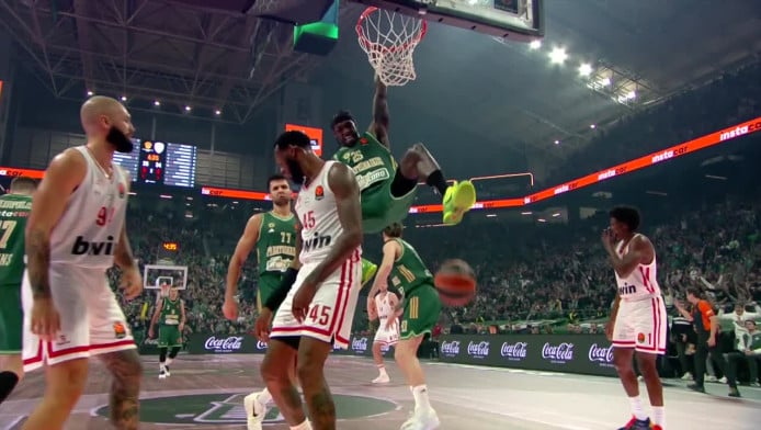 «Κρεμάστηκε» από τη στεφάνη με το ένα χέρι ο Ναν (ΒΙΝΤΕΟ)