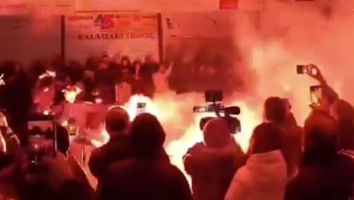 Υποδοχή των παικτών του ΟΦΗ στο αεροδρόμιο - Έγινε η νύχτα μέρα (ΒΙΝΤΕΟ)