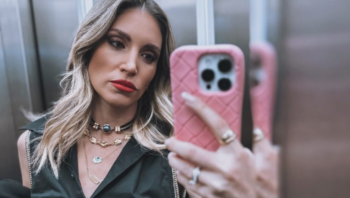 Κούκλα! Με νέο look η Αθηνά Οικονομάκου - Δείτε τις φωτογραφίες