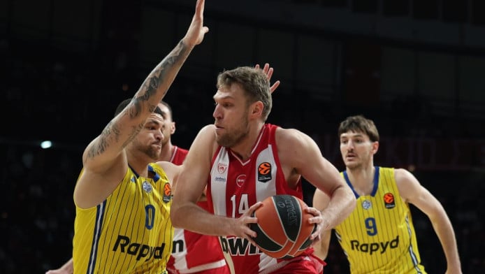 Καλός μπροστά με Βεζένκοφ, πίσω έχει θέμα-Live: Ολυμπιακός - Μακάμπι (Vid)