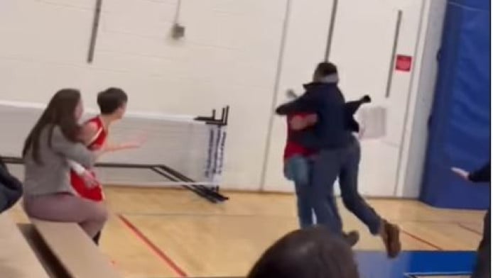 Τρομακτική επίθεση πατέρα σε προπονητή μπάσκετ (ΒΙΝΤΕΟ)