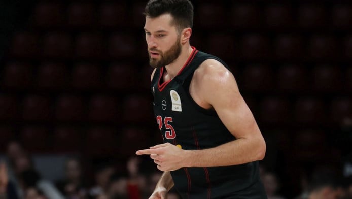 Ντύθηκε… Βεζένκοφ ο Πίτερς - Εύκολα το Περιστέρι ο Ολυμπιακός (Vid)