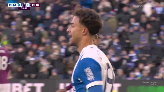 Σόου Κωστούλα! Έφτιαξε το γκολ της Μπράιτον - Σκόραρε αλλά ακυρώθηκε (vid)