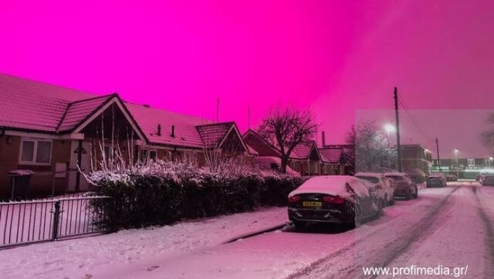 Λύθηκε το μυστήριο: Γιατί έγινε ροζ ο ουρανός στην Αγγλία με τη χιονοθύελλα