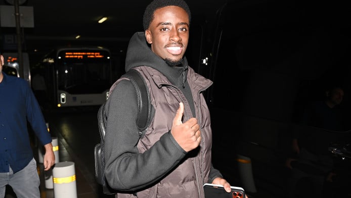 Στην Αθήνα για την ΑΕΚ ο Σαχαμπό (ΦΩΤΟ)