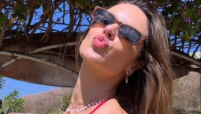 Η Αλεσάντρα Αμπρόσιο στα 44 της έκανε την πιο τολμηρή της φωτογράφηση!