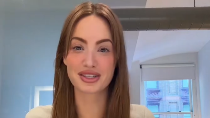 Χώρισε με διάσημο αθλητή, μίλησε για το... πέος του και της έκανε μήνυση!