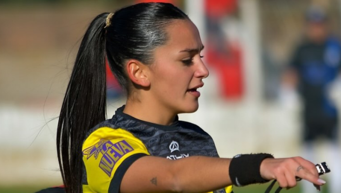 Η πιο «ομορφότερη διαιτητής» στον κόσμο - Δείτε τι φοράει στα ματς! (ΦΩΤΟ)