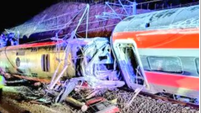 Σιδηροδρομική τραγωδία στην Ισπανία: Δυστύχημα με τους 21 νεκρούς