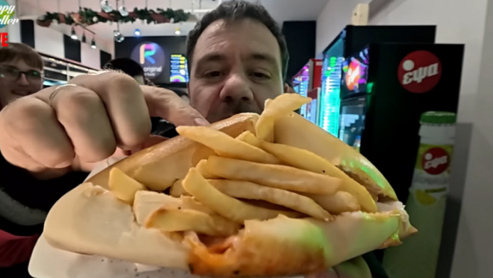 Το θηρίο που δοκίμασε ο Ευτύχης Μπλέτσας είναι πιο χορταστικό από σουβλάκι