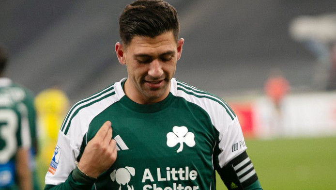 Ένταση με Μπακασέτα έξω από τη Λεωφόρο: "Προσπαθήστε περισσότερο" (Vid)