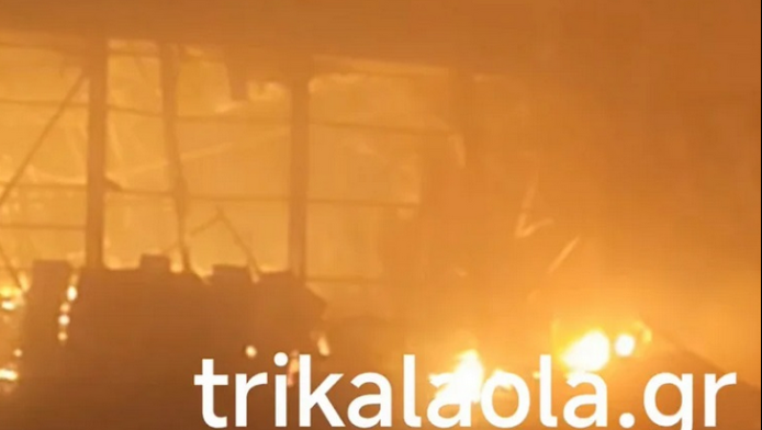 Τρίκαλα: Στις φλόγες τυλίχθηκε εργοστάσιο - Αγωνία για 5 αγνοούμενους