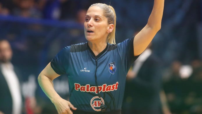 Αλεξανδρής: "Δεν έχω συναντήσει πιο αδίστακτη διαιτητή από την Τσαρούχα"