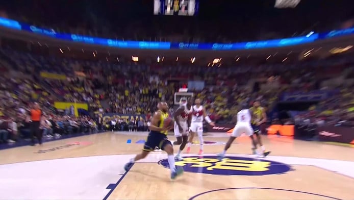 Βρήκε διάδρομο και κάρφωσε εντυπωσιακά ο Χόρτον-Τάκερ (ΒΙΝΤΕΟ)