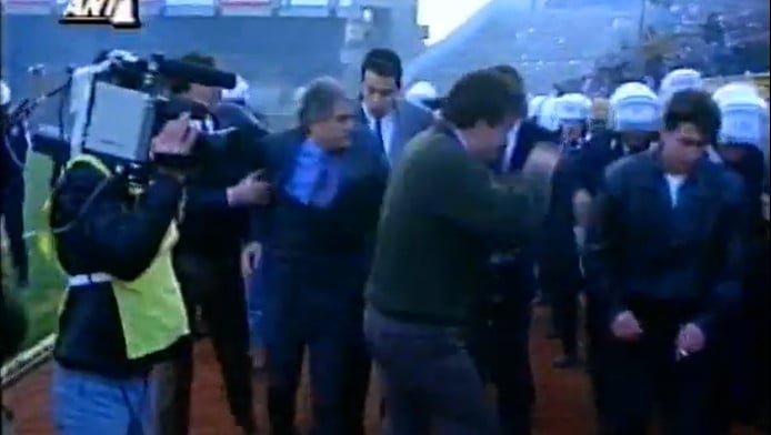 Πάγωσε η Ελλάδα! Νεκρός οπαδός του Ολυμπιακού έξω από το γήπεδο της ΑΕΚ