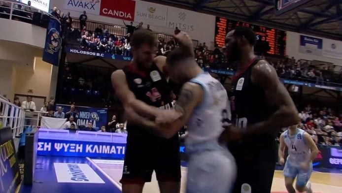 Χαμός με Βεζένκοφ στη Ρόδο - Έριξε μπουνιά σε αντίπαλο και αποβλήθηκε (Vid)