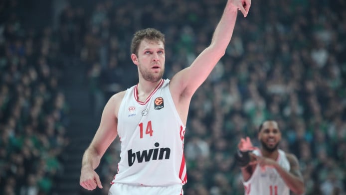 Βεζένκοφ: "Καταπληκτικός παίκτης ο Ναν - Κορυφαίος Μιλουτίνοφ"