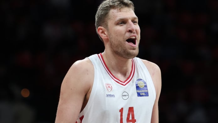 Βεζένκοφ: "Extra boost όταν κερδίζεις τον ΠΑΟ" - Η ατάκα του για Τζόουνς