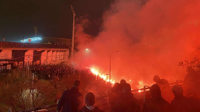 Ανατριχιαστικές στιγμές στον ΠΑΟΚ: Έφτασαν στην Τούμπα οι σοροί (ΒΙΝΤΕΟ)
