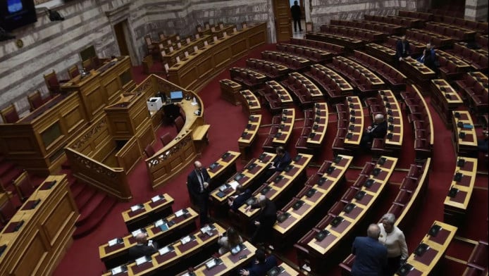 Το κόμμα που σχεδίαζαν πίνοντας ακριβό ουίσκι - Έχει 14% με το καλημέρα