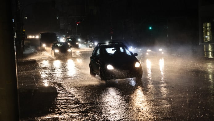 Νέα Μάκρη: Δρόμος κόπηκε στα δύο λόγω καθίζησης!