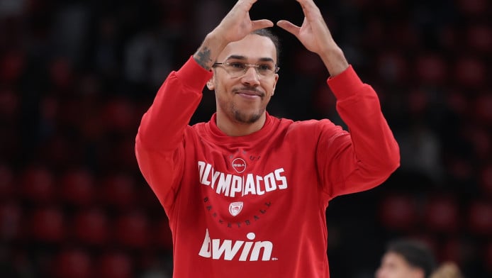 Νέο πρόβλημα στον Ολυμπιακό - Τι ισχύει με Μιλουτίνοφ και Γουόρντ