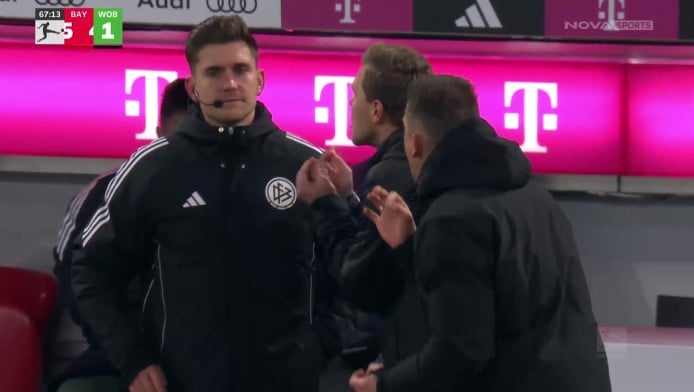 Δεν το πρόλαβε ούτε η κάμερα - Το γκολ της Μπάγερν με... παρέμβαση διαιτητή