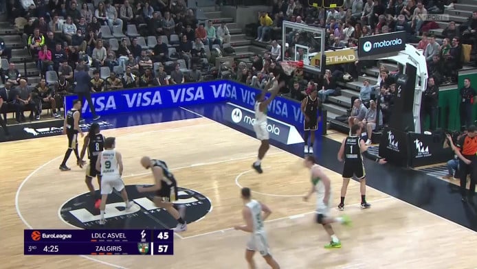 Πήγε να γκρεμίσει την μπασκέτα ο Μόουζες Ράιτ - Τι κάρφωμα! (ΒΙΝΤΕΟ)