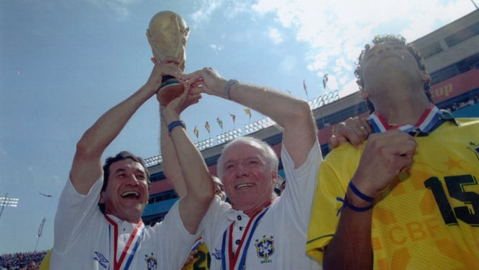 Η μέρα που έφυγε ο "13ος Απόστολος" του ποδοσφαίρου! (ΒΙΝΤΕΟ)