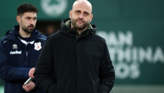 "Καρφιά" Πανσερραϊκού για διαιτησία: "Κάθε φάση σε κόρνερ πέναλτι"