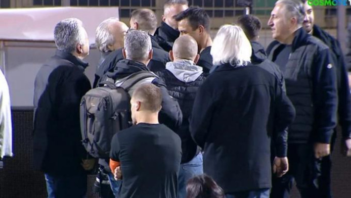 Μπήκε στο γήπεδο ο Κομπότης - Τετ α τετ με ανθρώπους του ΟΦΗ (ΒΙΝΤΕΟ)