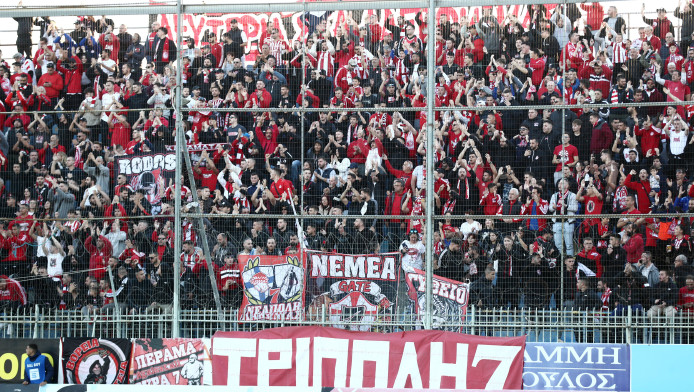 Τρέλα στον κόσμο του Ολυμπιακού και sold out! 