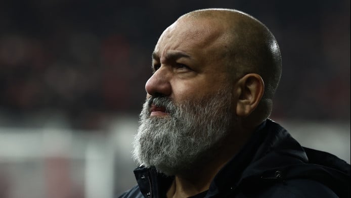 Μήνυμα Καραπαπά μετά τον αποκλεισμό για τον «θρύλο ελληνικού ποδοσφαίρου»!