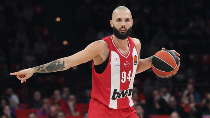 Απίθανο τρίποντο Εβάν Φουρνιέ από τα 9 μέτρα! (ΒΙΝΤΕΟ)