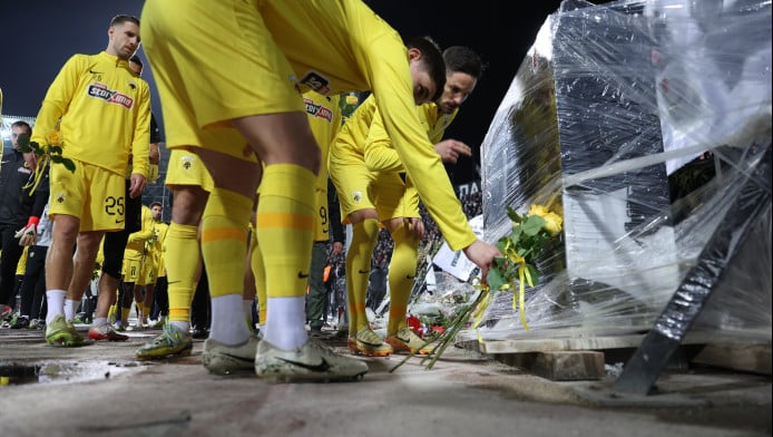 Συγκίνηση στην Τούμπα! Η ΑΕΚ κατέθεσε λουλούδια για τα παιδιά του ΠΑΟΚ