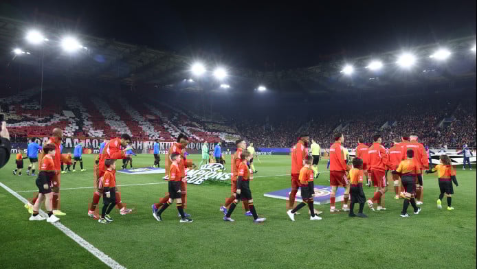 Κορεό με μήνυμα των Ολυμπιακών! "Φανέλα δοξασμένη μό εσύ φοράς" 