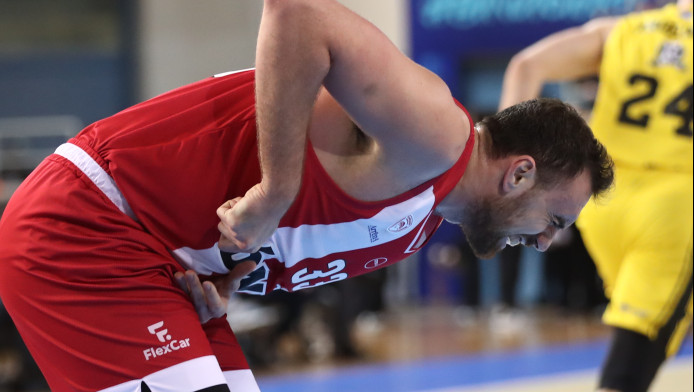 "Πάτησε το γκάζι" και πήγε τελικό ο Ολυμπιακός - Αγωνία για Μιλουτίνοφ (Vd)